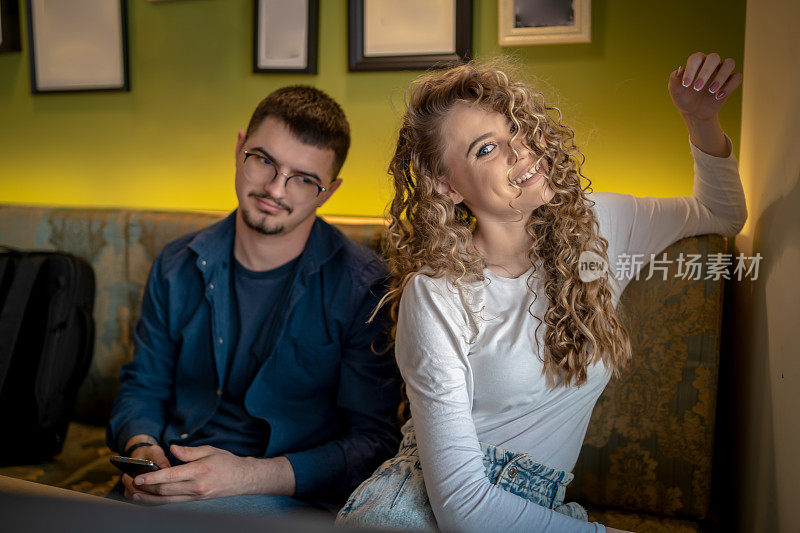 Couple relaxing in a café